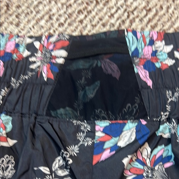 Free People Movement Floral Black‎ Women's Shorts - Picture 8 of 8